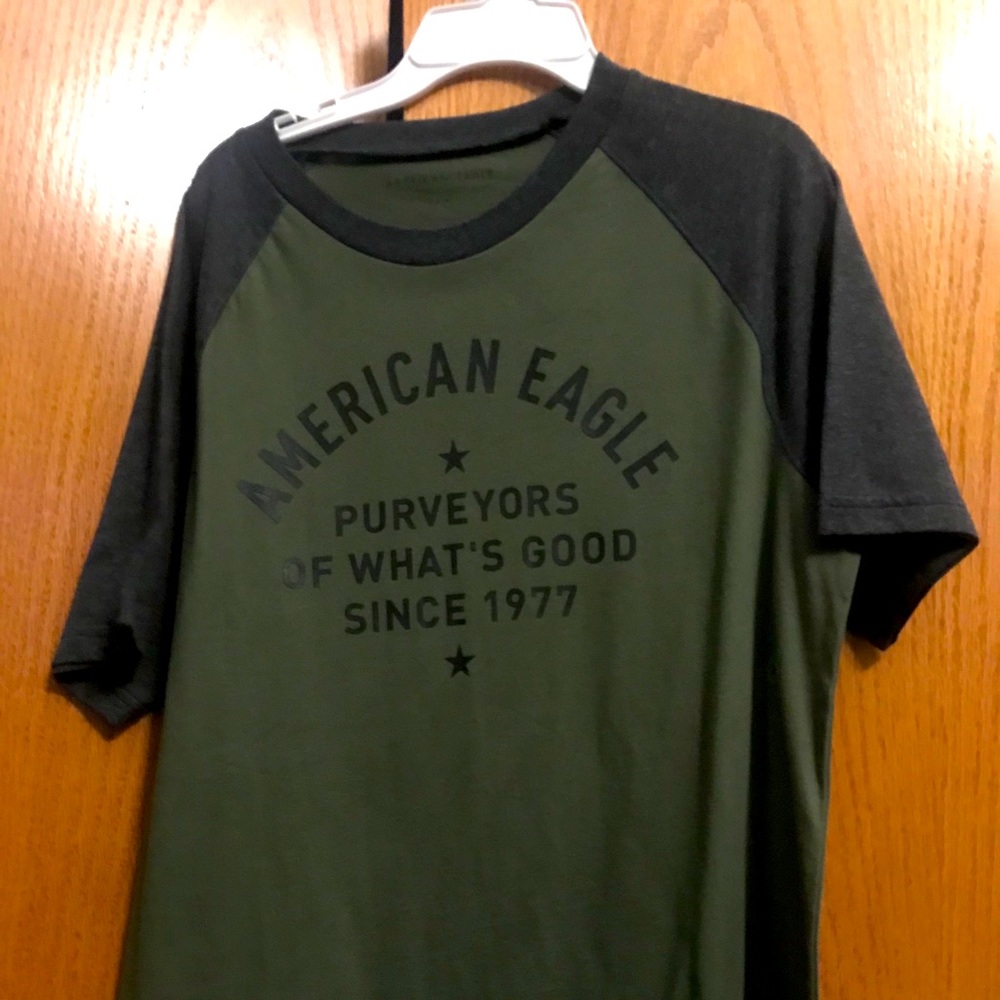 American Eagle tshirt